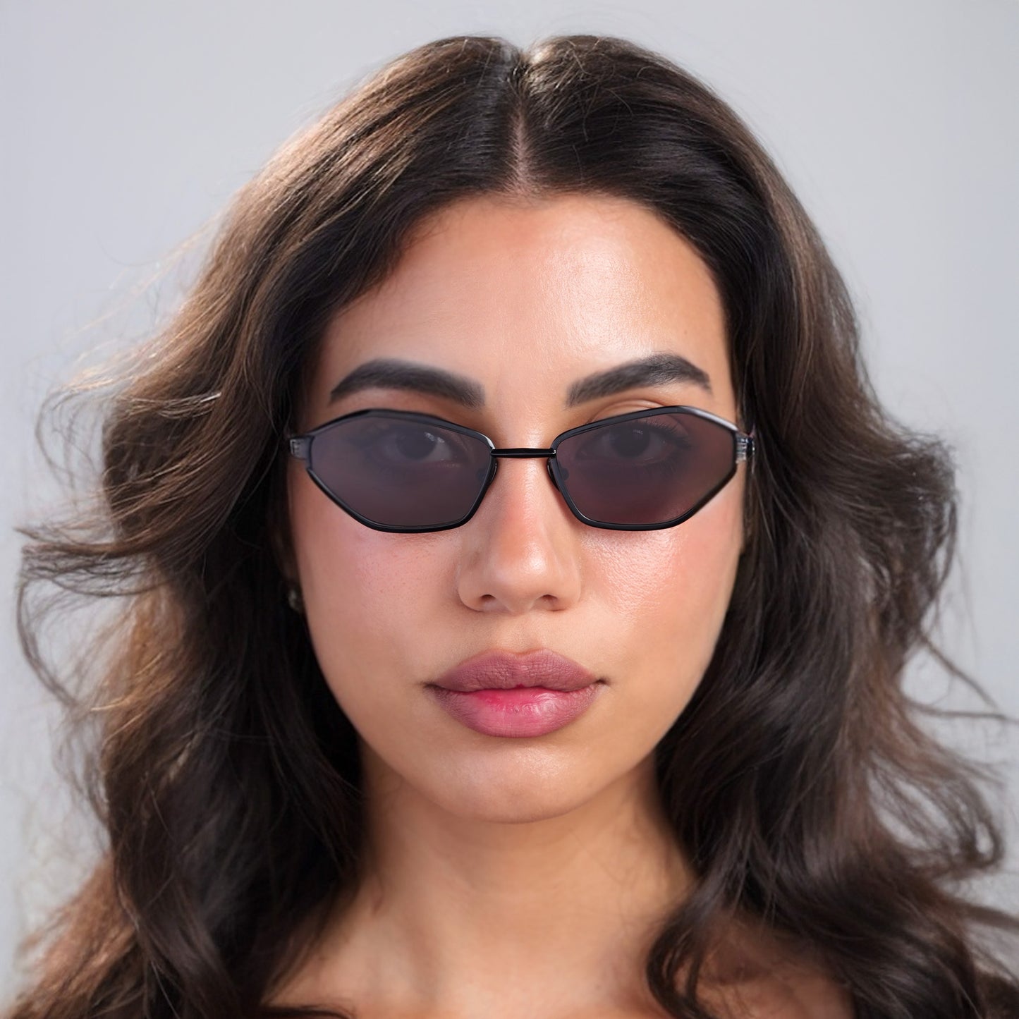 Brunette woman wearing Vista Sunglasses in Black